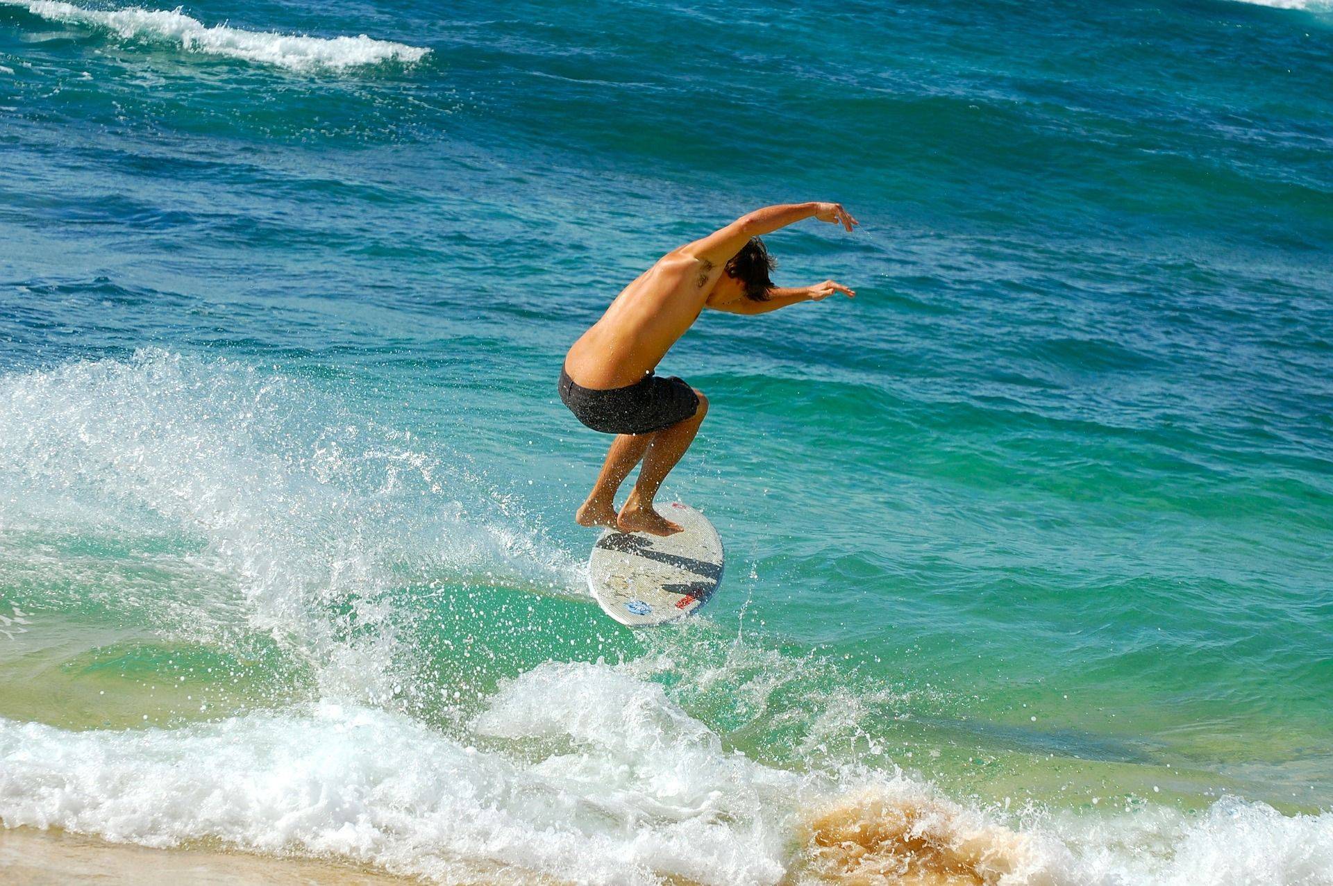 Travel to Kauai surf